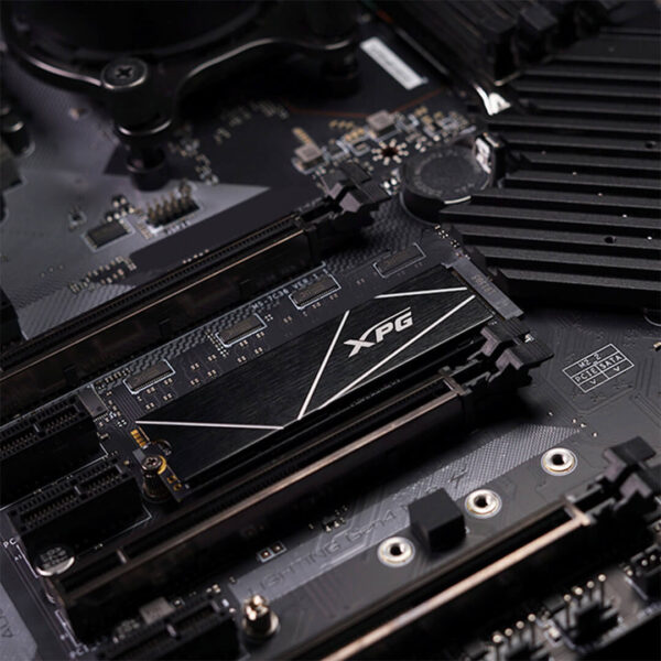 Adata XPG GAMMIX 8TB S70 BLADE PCIe Gen4x4 M.2 2280 SSD - AGAMMIXS70B-8000G-CS Image 2 - Gamesncomps.com